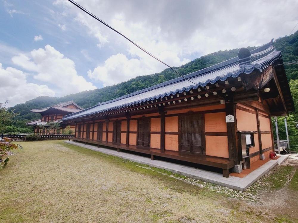 Yeongwol Hwanggung Hanok Pension Exterior foto